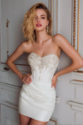 Robe courte moulante blanche pour bal de rentrée, bustier corset et perles