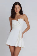 Petite robe blanche moulante bustier froncée
