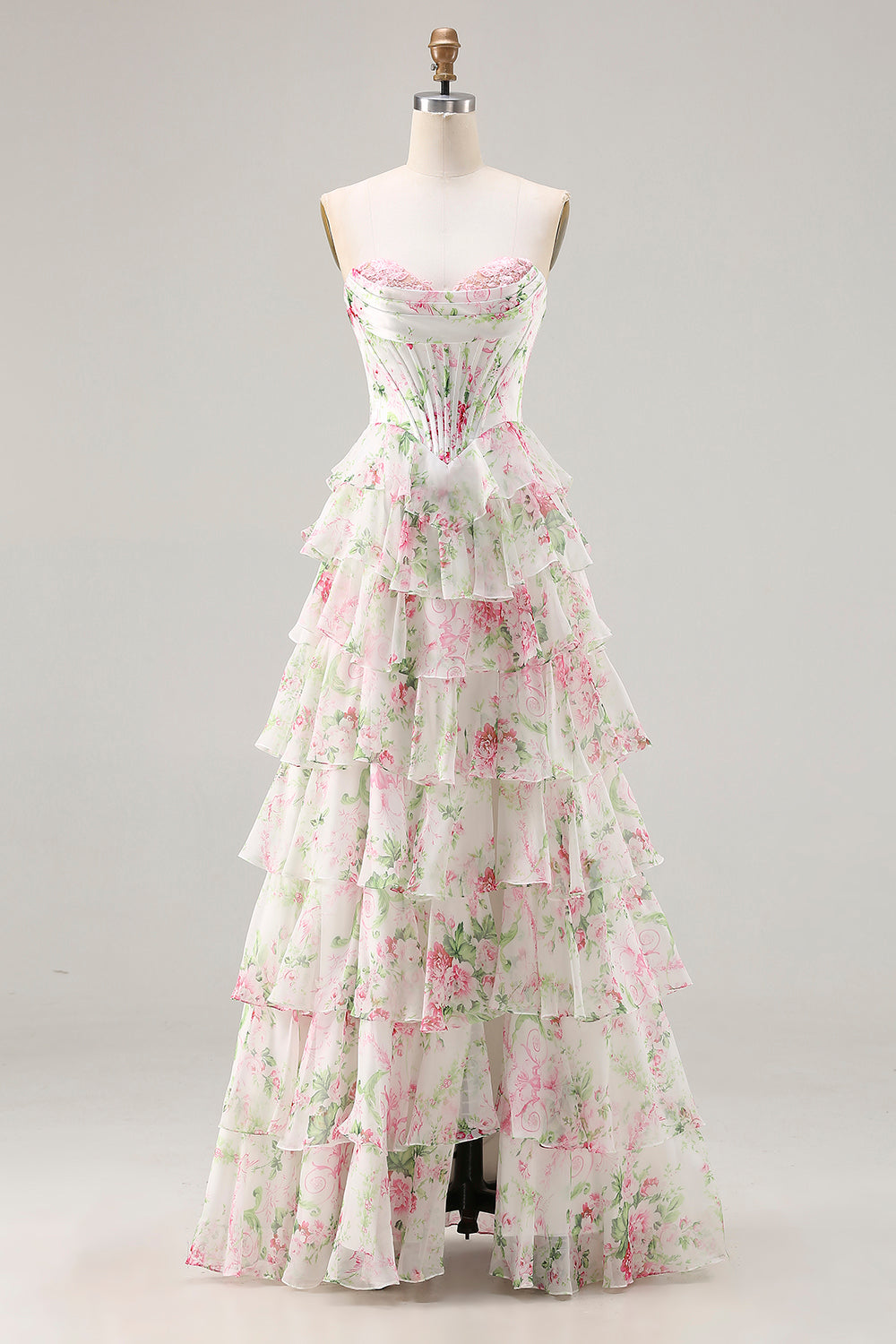 Robe de bal longue trapèze rose fleurie, décolleté cœur, corset, volants superposés et fente