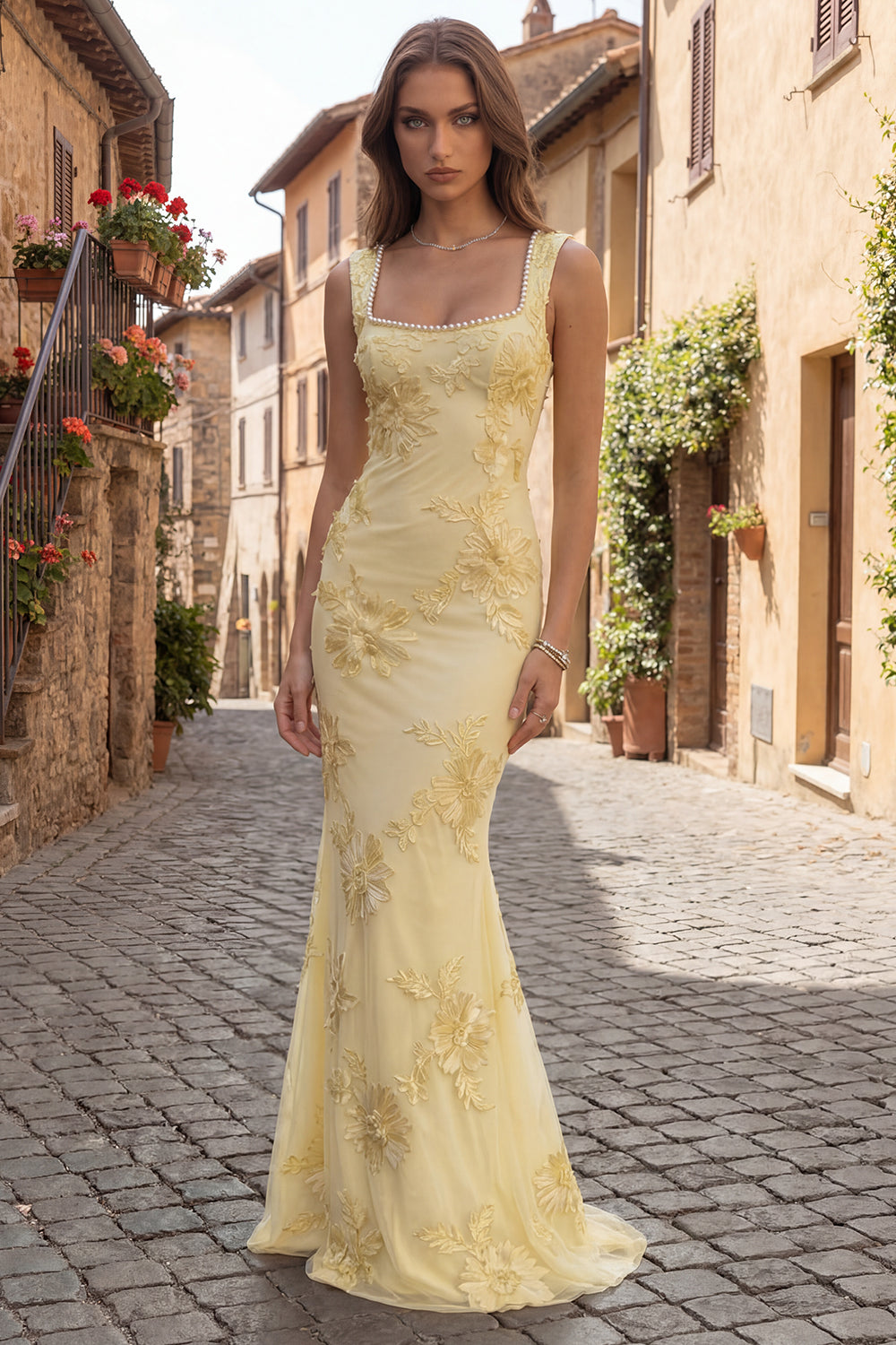 Robe midi sirène jaune citron à col carré, broderies florales 3D et perles