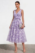 Robe midi trapèze lilas fleurie à col V avec nœud
