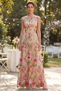 Robe longue trapèze en tulle rose poudré, col bateau et broderies florales