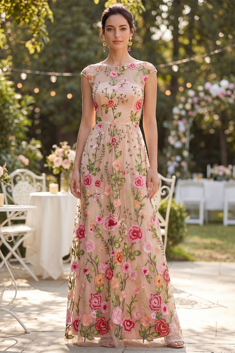 Robe longue trapèze en tulle rose poudré, col bateau et broderies florales
