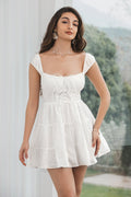 Robe courte blanche trapèze simple pour remise de diplôme